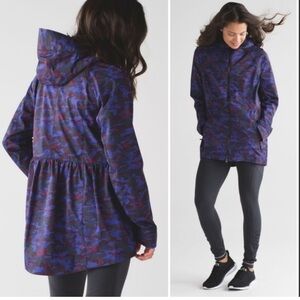 Lululemon Rain For Daze Jacket Camo Blue Black Size 4